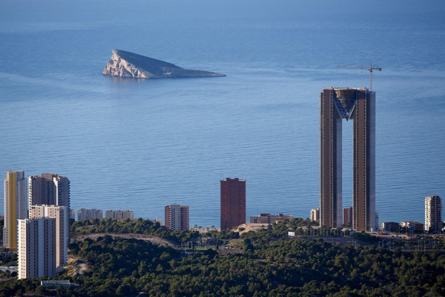 西班牙建47层居民楼竟忘设计电梯