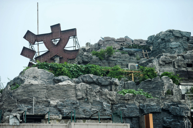 北京教授楼顶盖别墅 假山大树俱全