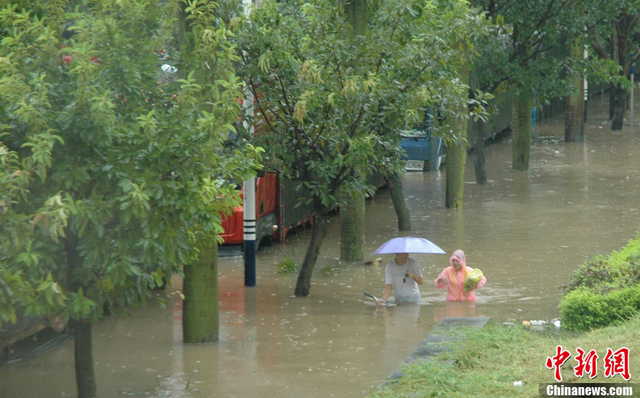 强台风“尤特”致广东茂名暴雨成灾