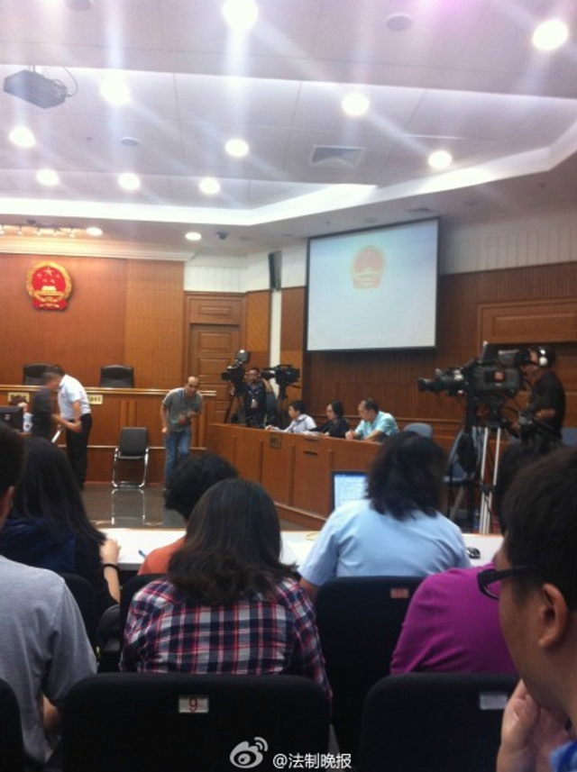 北京摔死女童案被告翻供称不知摔的是婴儿车