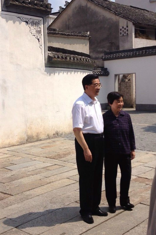 胡锦涛与夫人回安徽绩溪老家祭祖