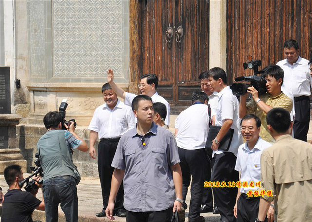 胡锦涛与夫人回安徽绩溪老家祭祖