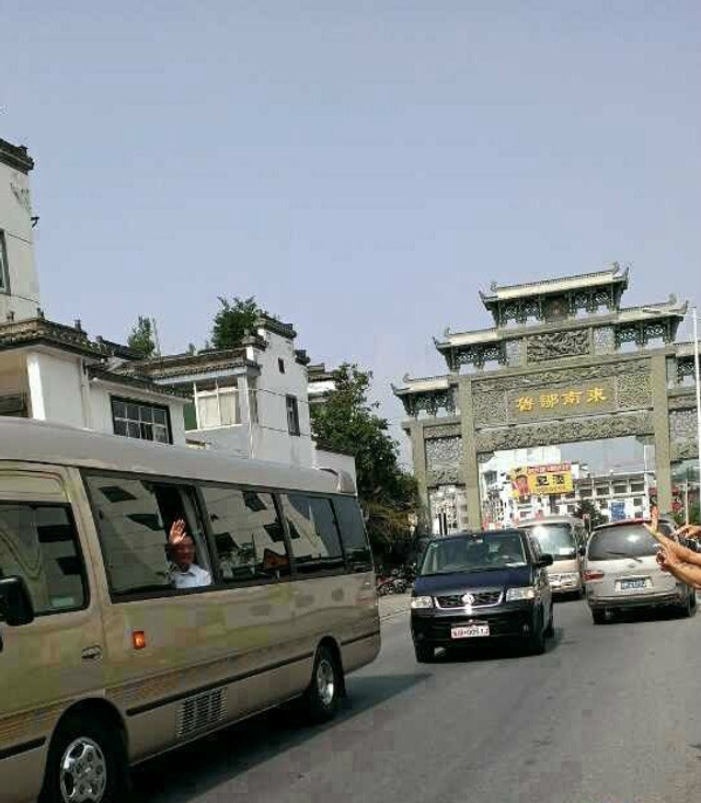 胡锦涛与夫人回安徽绩溪老家祭祖