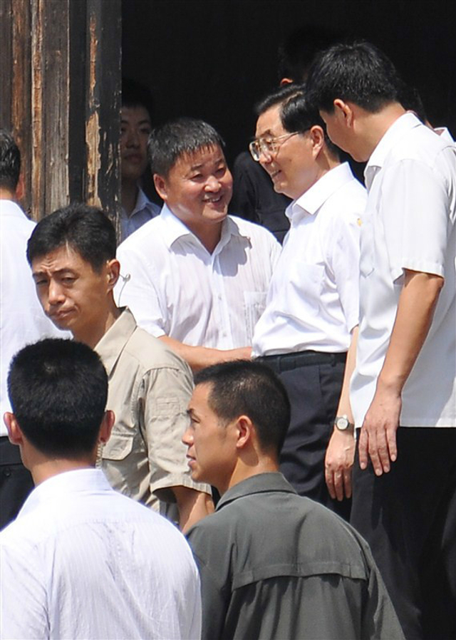 胡锦涛与夫人回安徽绩溪老家祭祖