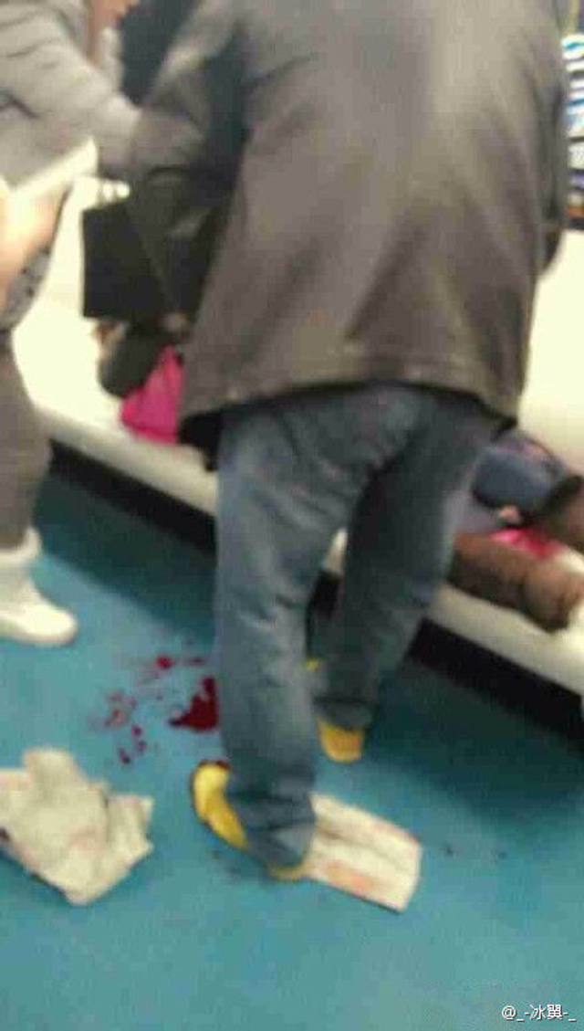 沈阳地铁女安检刀刺女乘客