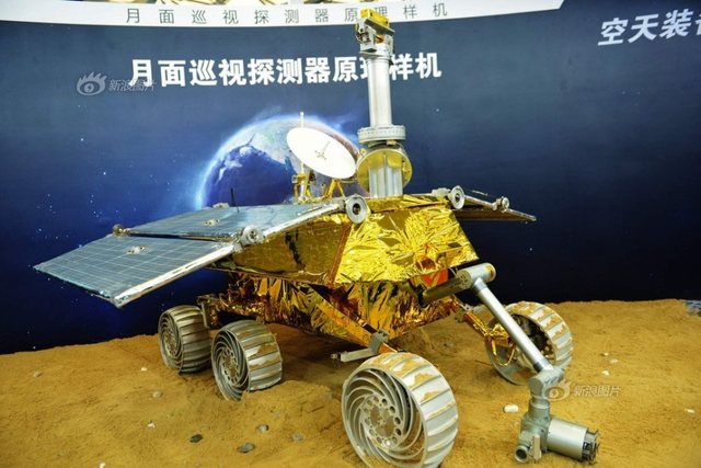 “嫦娥三号”月球车命名为“玉兔号”