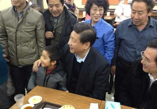 习近平包子铺排队买包子