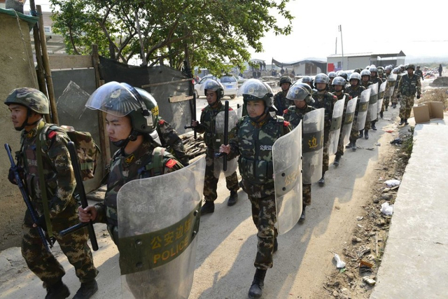 广东陆丰上千警察进村扫毒