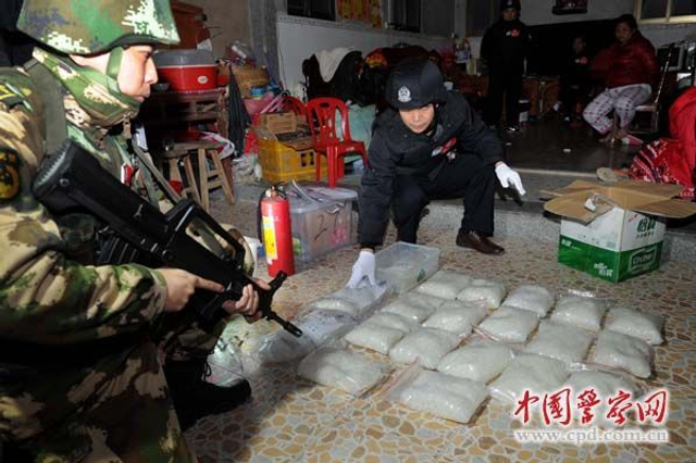 广东陆丰上千警察进村扫毒