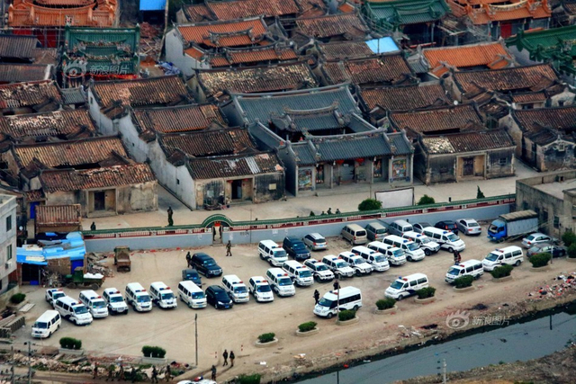 广东上千警察进村扫毒