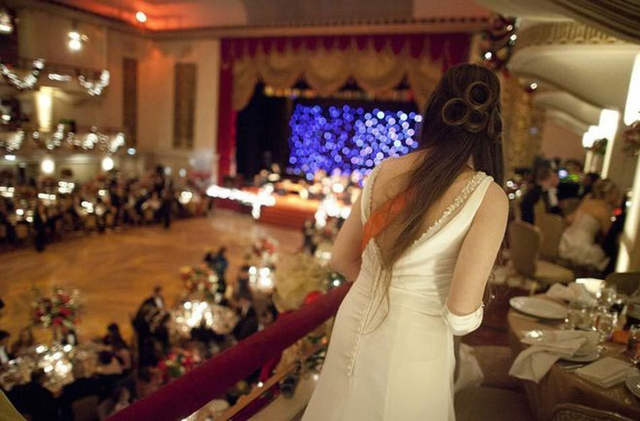 探秘奢华名媛成人礼舞会