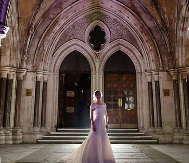 探秘奢华名媛成人礼舞会