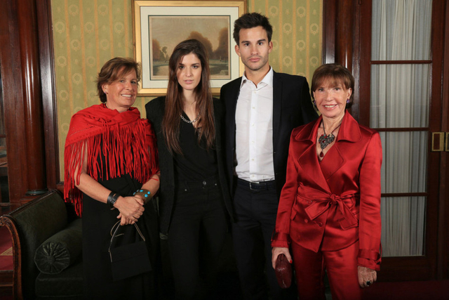 探秘奢华名媛成人礼舞会