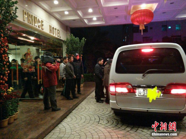 广东警方紧急查处东莞娱乐场所色情活动