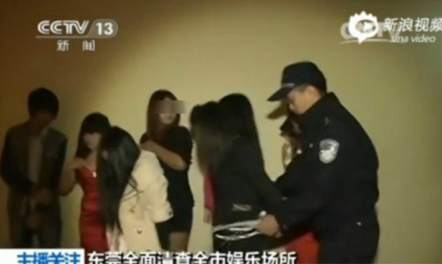 广东警方紧急查处东莞娱乐场所色情活动