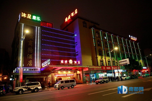 广东警方紧急查处东莞娱乐场所色情活动