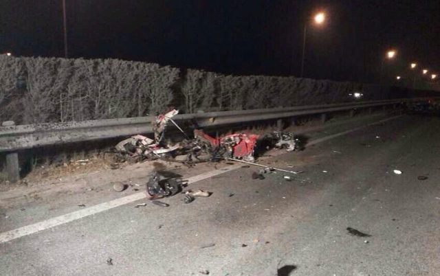 北京高速路车祸法拉利瞬间成碎片