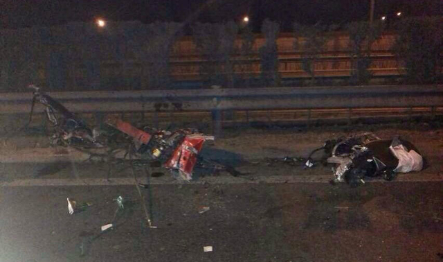 北京高速路车祸法拉利瞬间成碎片