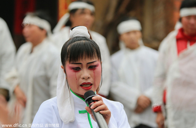 福建职业哭灵女 每月“哭”二十余场收入赛白领