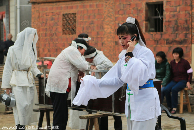 福建职业哭灵女 每月“哭”二十余场收入赛白领