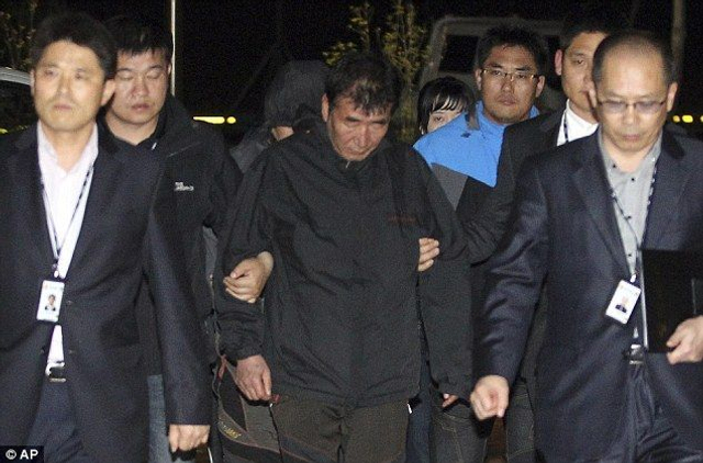 韩沉没客轮船长逃亡瞬间画面曝光