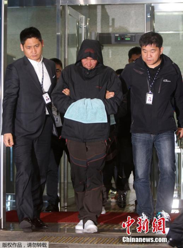 韩沉没客轮船长逃亡瞬间画面曝光