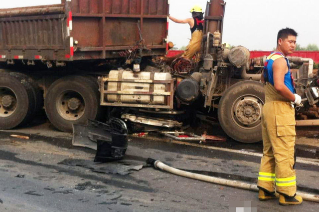 浙江大学副校长车祸身亡现场