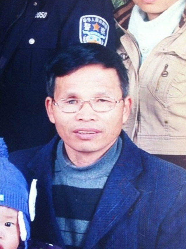 村民偷拍县长收礼 18天后被捕