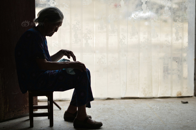 男子40多次性侵空巢老人