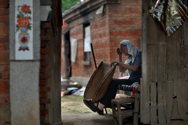 男子3年40余次性侵空巢老人
