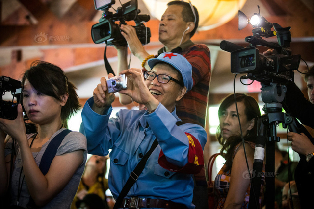 陈光标纽约宴请千名穷人 每人发300美金