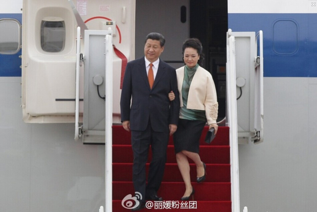 习近平和夫人彭丽媛抵达首尔开始访韩