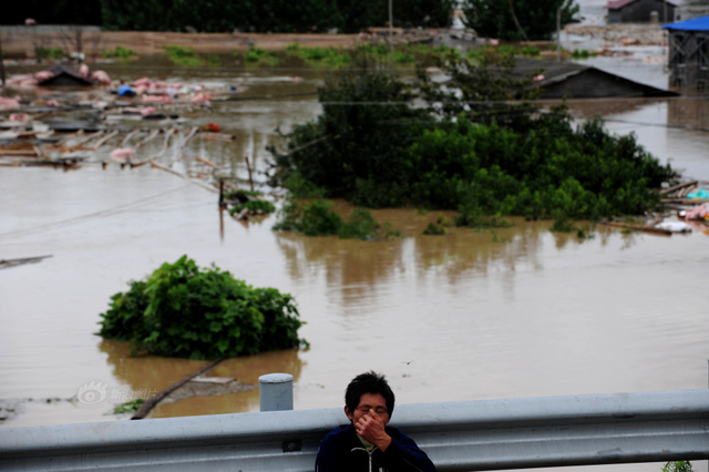 丽水遭遇暴雨突袭