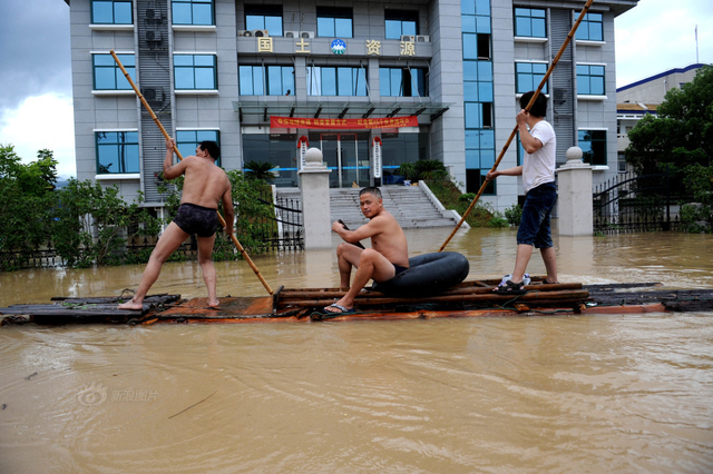 丽水遭遇暴雨突袭