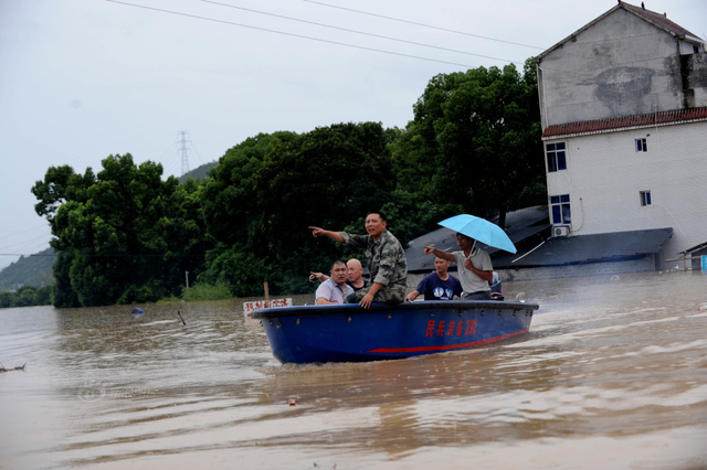 丽水遭遇暴雨突袭