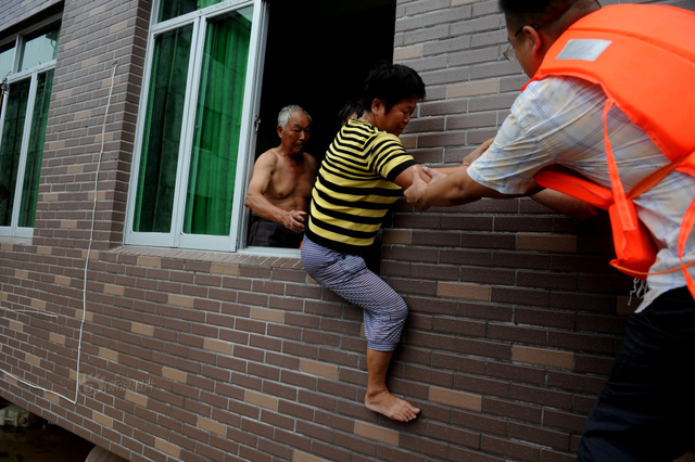丽水遭遇暴雨突袭