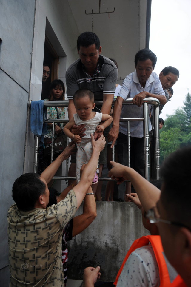 丽水遭遇暴雨突袭