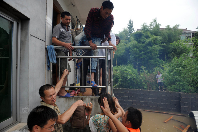 丽水遭遇暴雨突袭