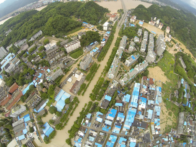 丽水遭遇暴雨突袭