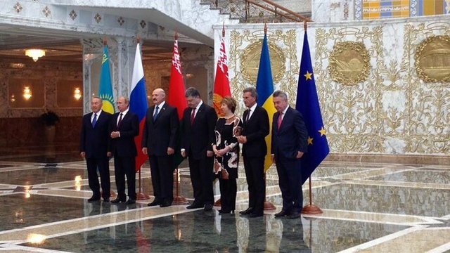 普京抵达明斯克与乌总统握手会谈