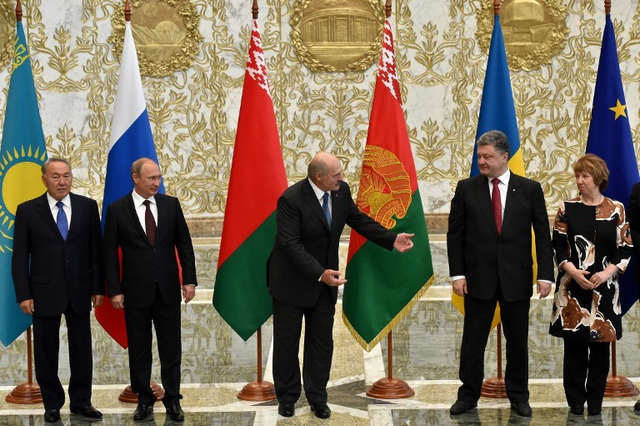 普京抵达明斯克与乌总统握手会谈