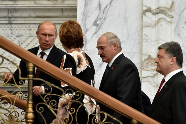 普京抵达明斯克与乌总统握手会谈