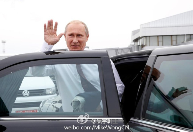 普京抵达明斯克与乌总统握手会谈