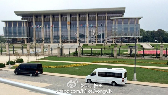 普京抵达明斯克与乌总统握手会谈