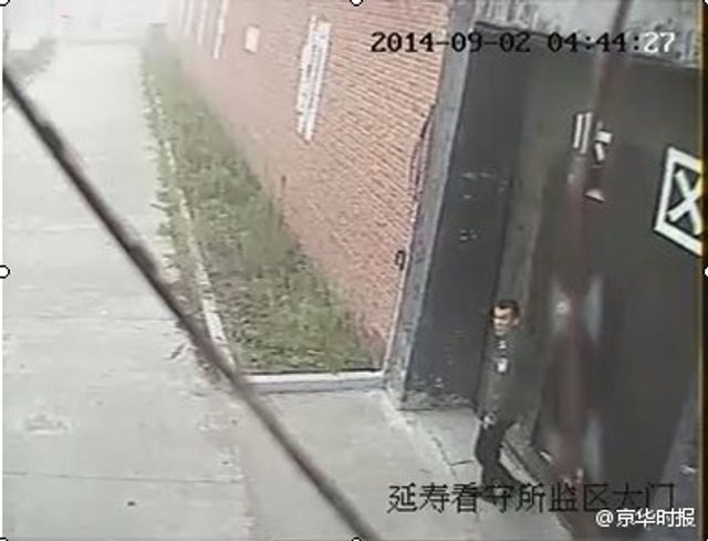 哈尔滨3名在押犯杀警携枪越狱