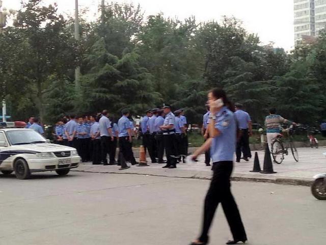 蓝翔副校长率师生赴河南与校长岳父斗殴