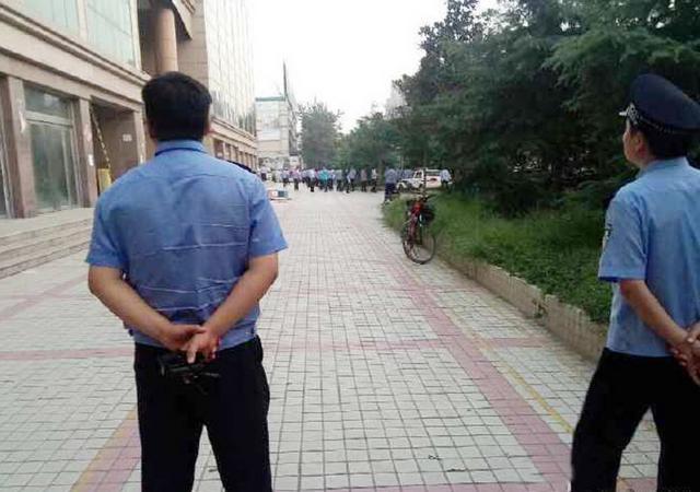 蓝翔副校长率师生赴河南与校长岳父斗殴