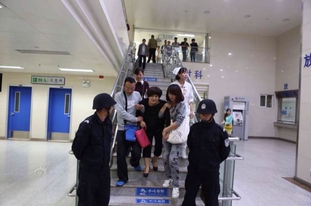 昆明一小学发生踩踏事故