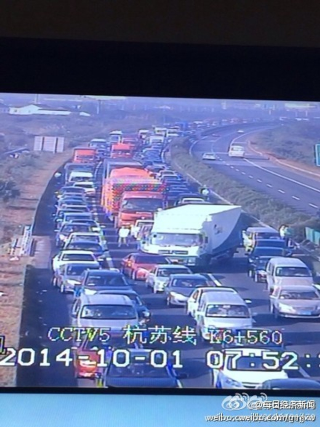 国庆第一日：堵在路上 