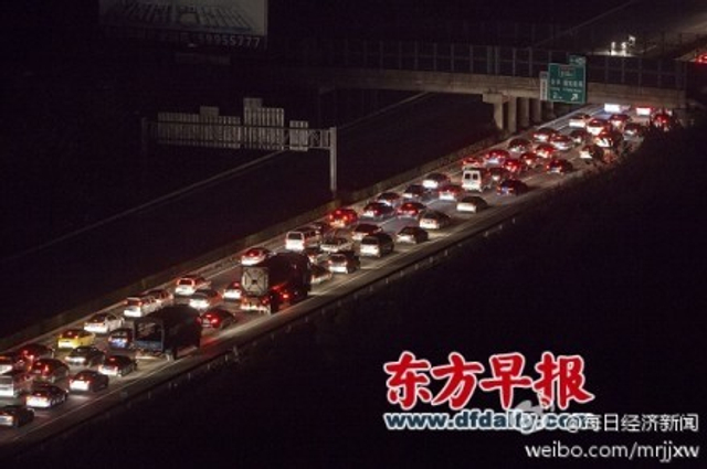 国庆第一日：堵在路上 